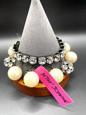 Vintage Betsey Johnson Faux Pearl Rhinestone Stretch Bracelet NWT